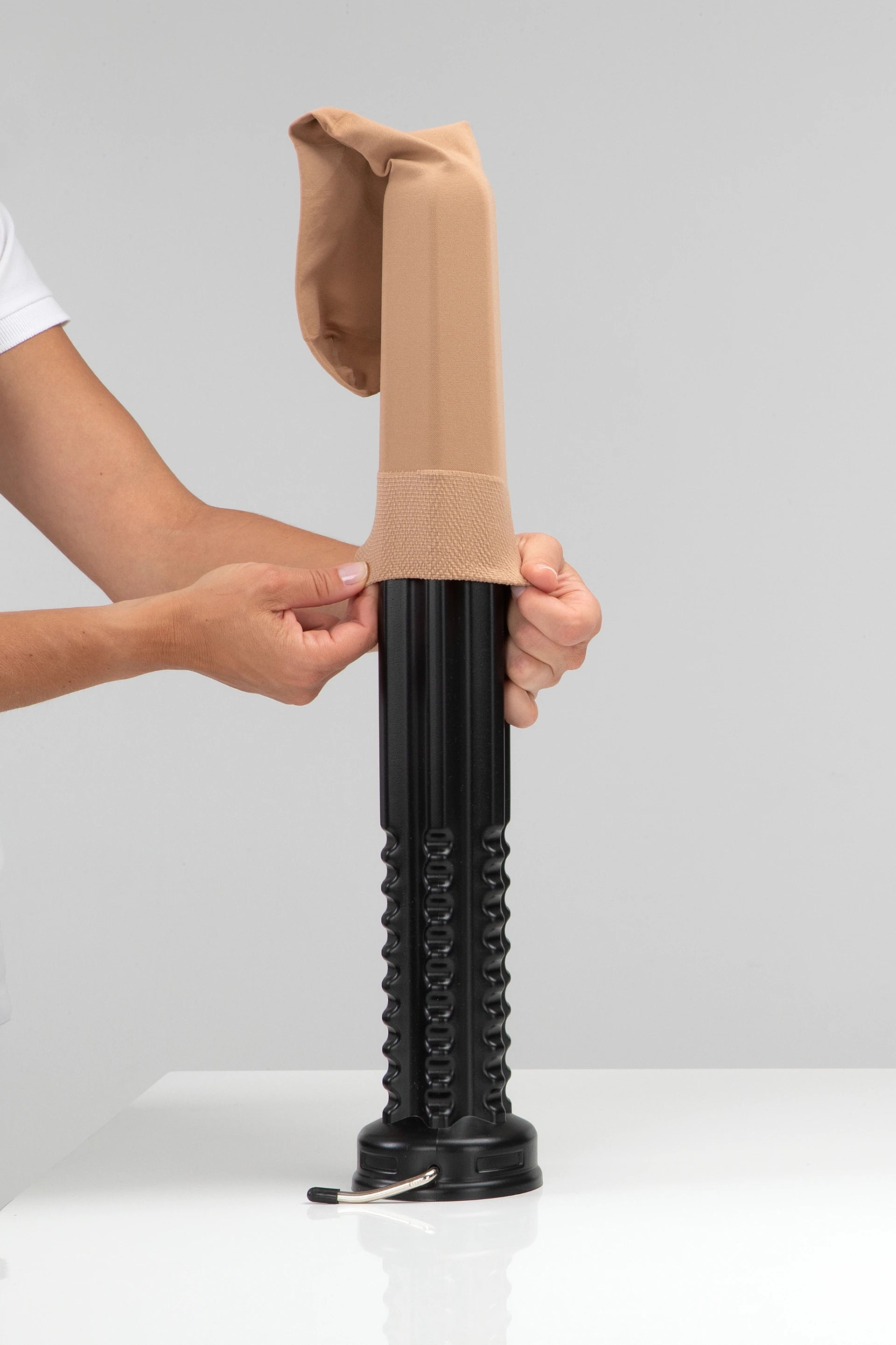 Sigvaris® Kit cône et enfile-bas ROLLY DOFF N'DONNER - Chaussettes et bas de contention Sigvaris