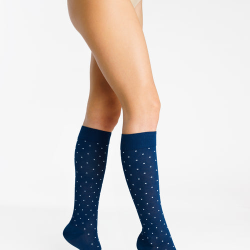 Chaussettes de contention Coton Bio (55%) bleu jean à pois blancs