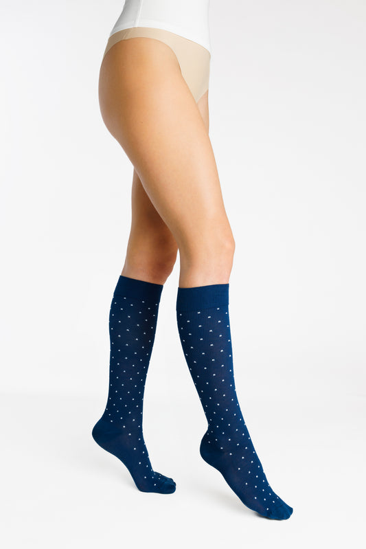 Chaussettes de contention Coton Bio (55%) bleu jean à pois blancs