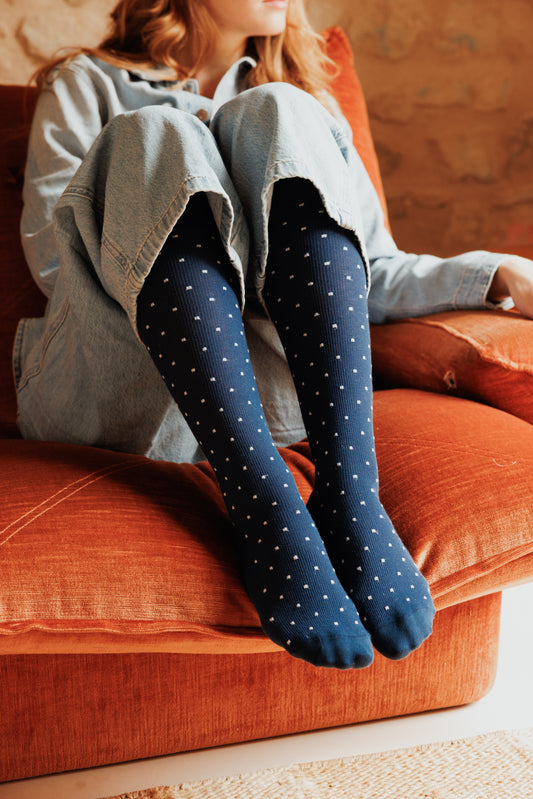 Chaussettes de contention Coton Bio (55%) bleu jean à pois blancs