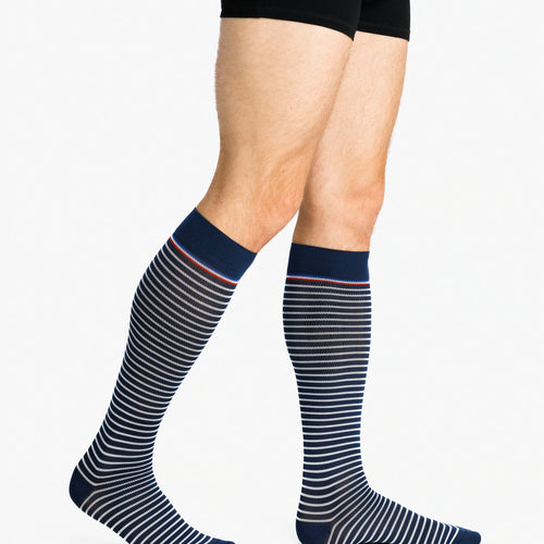 Sigvaris - Chaussettes de contention homme éco-conçues Marinière marine et blanc - Vue face