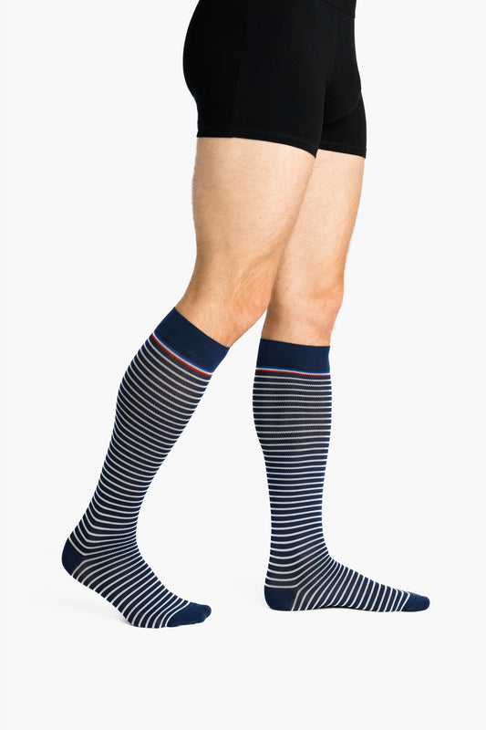 Sigvaris - Chaussettes de contention homme éco-conçues Marinière marine et blanc - Vue face